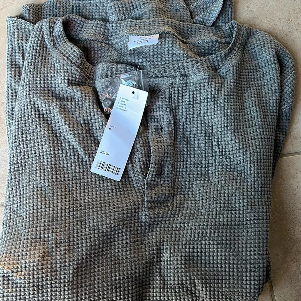 🍁FREE w/any order‼️URBAN OUTFITTERS UO dark gray long sleeve tee carter Henley - Picture 6 of 6